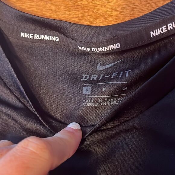 Nike Running Black Sleeveless Dri-FIT Top - Picture 2 of 9